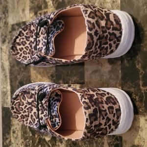 True Craft slip ons shoes 8M